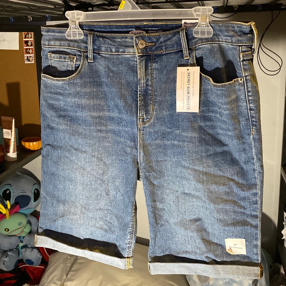 Pair of shorts never worn from old navy